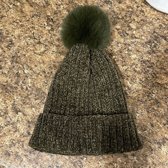 Olive green toboggan with LV accent! - Picture 2 of 4